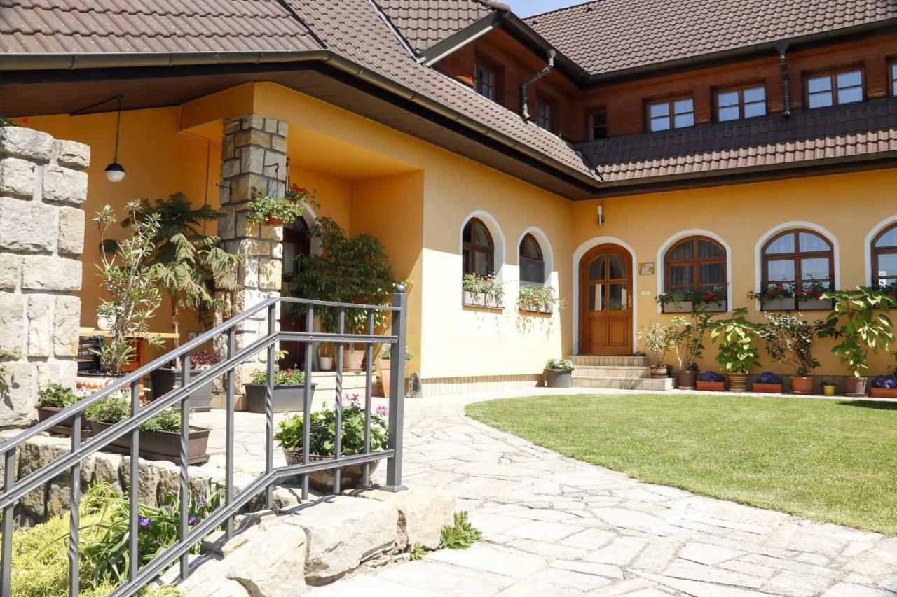 Apartman U Vagnera Двур-Кралове-над-Лабем Экстерьер фото